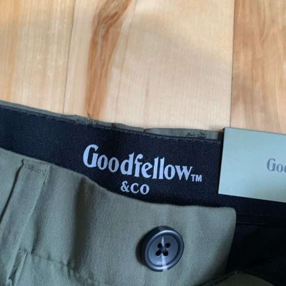 Goodfellow & CO olive green short 28 adjustable waist and stretchy bermuda - Picture 5 of 9